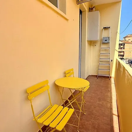 4 Near Mambo - Parking - Train Station *